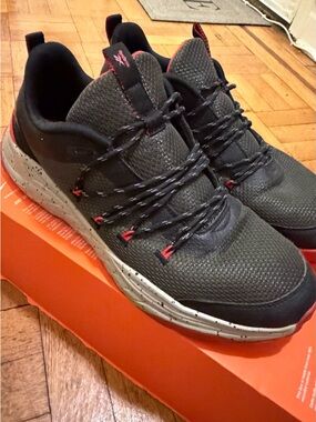 Reebok Men's Gray and Red Athletic Sneakers